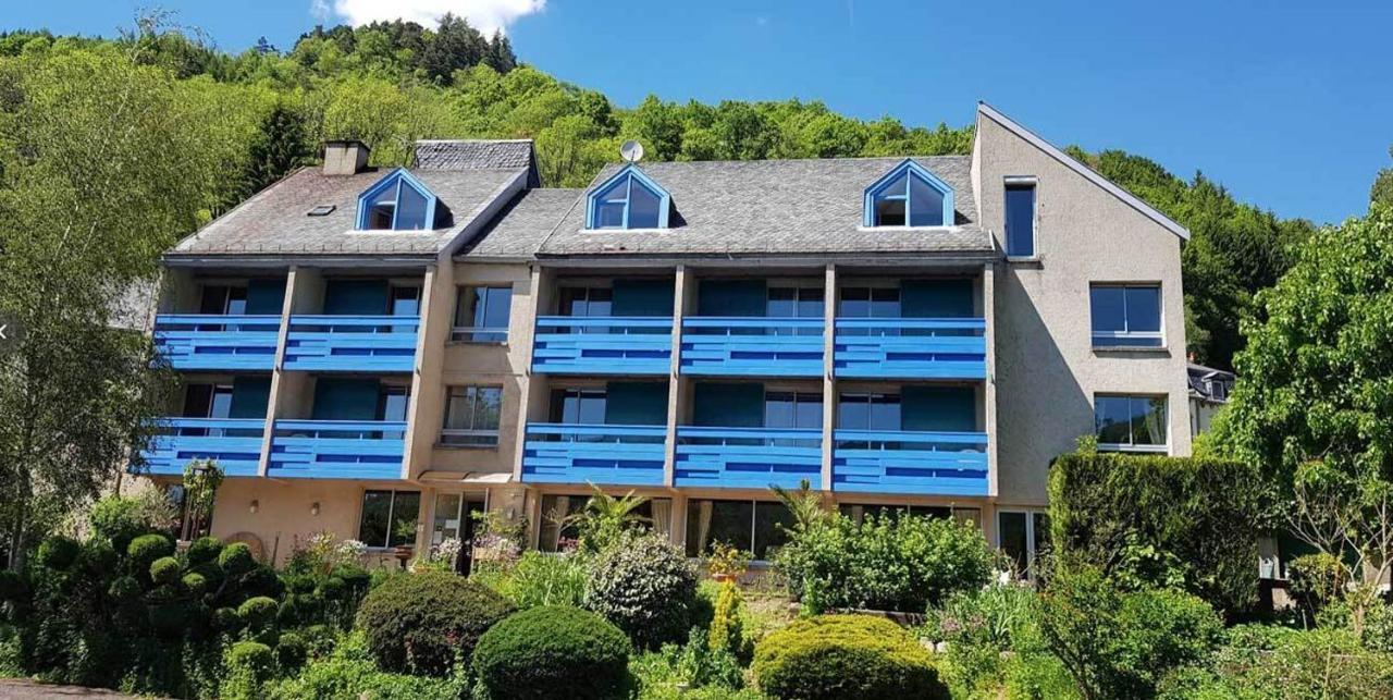 Le Castel Du Cantal Groupe Village Fani Thiézac Esterno foto